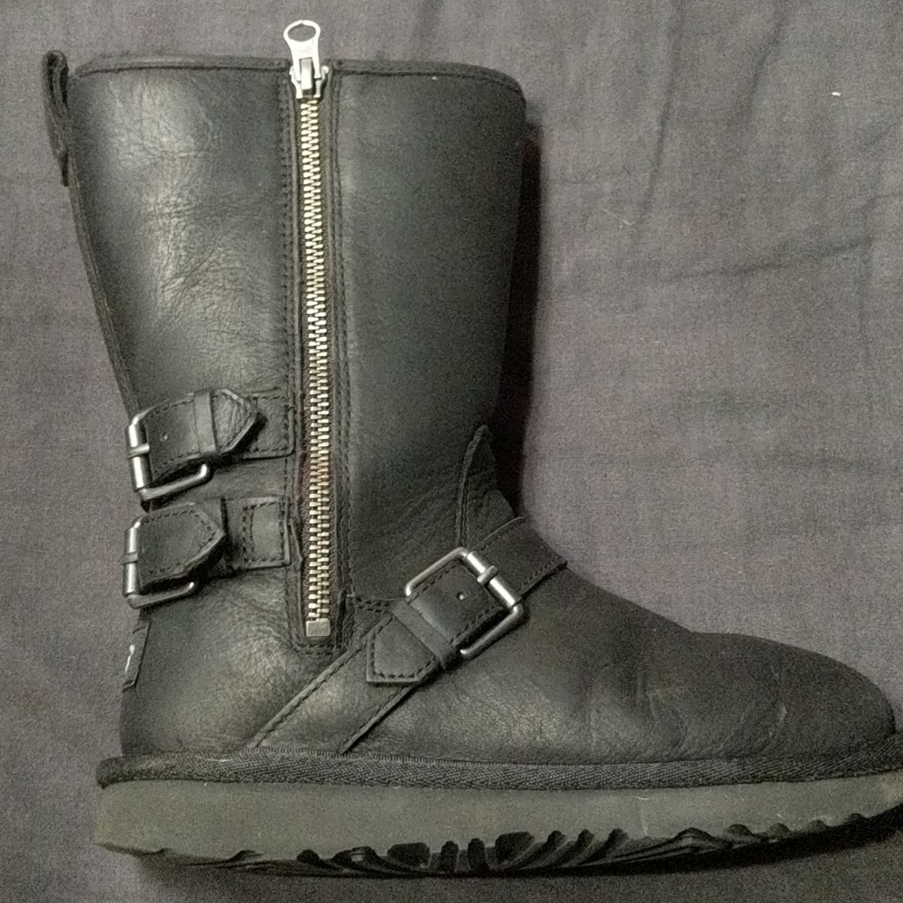 Kids ugh boots size 2